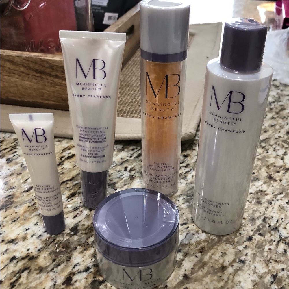 Cindy Crawford Meaningful Beauty Set